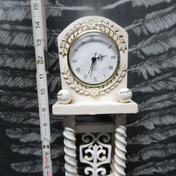 Vintage Style Mantle Clock (Heavy Polyresin) Battery Operated - Picture 5 of 11